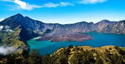 Lima Pendaki yang Terjebak Kebakaran Hutan Gunung Rinjani Dievakuasi
