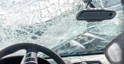 Tabrak Alat Berat, Mobil Anggota Polsek Setiabudi Dirusak Massa di Pasar Minggu