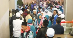 Ratusan Jamaah Haji Sujud Syukur Saat Tiba di Bogor