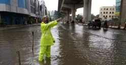 Curah Hujan Tinggi Pagi Ini, 10 Jalanan di Jakarta Tergenang Air