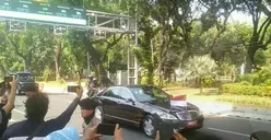 Dikawal Super Ketat, Masyarakat di Jalan Ucapkan Selamat ke Jokowi
