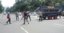 Ingin Demo di Istana, Puluhan Mahasiswa Tertahan di Patung Kuda