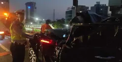 Kecelakaan di Tol Layang Slipi Terjadi Pagi Tadi