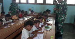 Satgas Pamtas RI-PNG Gelar Lomba Mewarnai di SD Toray Papua