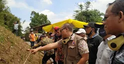 Pertama di Indonesia, Kabupaten Bandung Gunakan Polymer dan Vetiver untuk Tahan Longsor