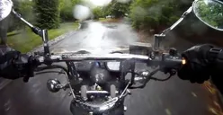 10 Tips Aman Berkendaraan Motor Saat Hujan, Poin 2 Sering Diabaikan