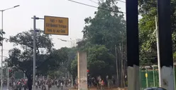 Polisi Tembak Gas Air Mata, Kepala Pelajar Robek