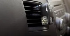 7 Langkah Menghilangkan Bau Tak Sedap di Kabin Mobil