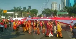 Syukuran Pelantikan, Relawan Jokowi Bentang Bendera Merah Putih Sepanjang 200 Meter