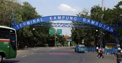 Pemudik dari Terminal Kampung Rambutan Menurun