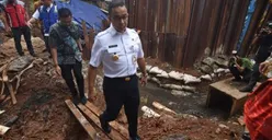 Apresiasi PKK, Anies Berikan Kartu Dasa Wisma
