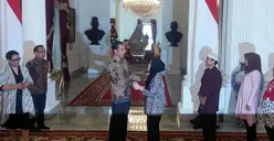 Presiden Sambut Kedatangan Siti Aisyah di Istana