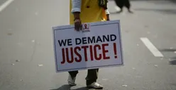 Demo Dekat Gedung MK Dukung Siapa?