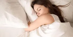 Wah 5 Benda Ini Tidak Boleh Disimpan di Bawah Bantal Saat Tidur