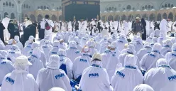 Hadiah Umroh PNM Bikin Haru! Nasabah Mekaar Langkahkan Kaki ke Tanah Suci untuk Pertama Kali