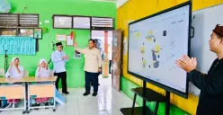 Mengintip Canggihnya Smartboard yang Mulai Dibagikan Pemerintah ke 75 Persen Sekolah di Indonesia
