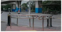 Sejumlah Trotoar di Jakarta Dipasang Portal S, Apa Fungsinga?