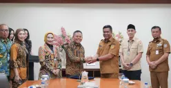 Pensiunan Kini Makin Mudah Transaksi! bank bjb dan PWRI Hadirkan Kartu ATM Co-Branding