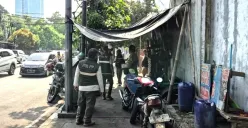 Satpol PP Tertibkan 10 Bangunan Semi Permanen Dan Lapak Pedagang di Jalan Garuda Gunung Sahari Selatan Jakarta Pusat! 