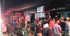 Diduga Korsleting Listrik, 65 Personel Gulkarmat Jakarta Timur Berhasil Padamkan Si Jago Merah di Pulo Gebang!