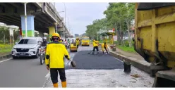 Pasukan Kuning Bina Marga Jaktim Tambal 1.745 Titik Jalan Berlubang, Pemantauan Dilakukan Setiap Hari