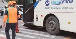 Viral! Insiden Kecelakaan Transjakarta vs Ojol di Jalan Gunung Sahari, Begini Kronologinya... 