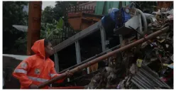Sampah di Badan Air Bisa jadi Pemicu Banjir, Pasukan Orange DLH Jakarta Siaga di Berbagai Titik Sungai untuk Pastikan Aliran Air Lancar
