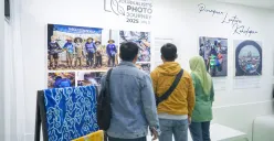 Potret Tangguh di Balik Lensa, Intip Pameran Foto Jurnalis PNM yang Viral di Stasiun MRT