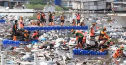 Selama 4 Hari! 137 Ton Sampah Pesisir Tanggul Laut Muara Baru Berhasil Diangkut Sudin LH bersama UPSBA