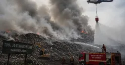 Sudah 4 Hari Belum Padam! Titik Lokasi Kebakaran TPA Jatiwaringin Tangerang Mulai Berkurang