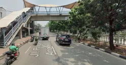 Geger! Pria Berbatik Terekam Aksi Eksibisionisme di JPO Grogol Jakbar, Polisi Kini Buru Pelaku