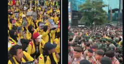 Demo Jakarta: Mahasiswa BEM UI Tertahan di Semanggi, Aparat Keamanan Hadang Massa ke Bundaran HI