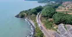 Mau Liburan ke Pantai? Ini Daftar Stasiun Kereta Terdekat ke Destinasi Favorit