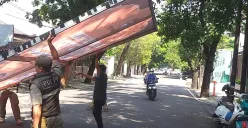 Pasca Lebaran 2026, Satpol PP Jakarta Selatan Sudah Tertibkan 40 Spanduk dan Baliho!