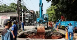Progres Perbaikan Jalan Amblas di Lenteng Agung Capai 70 Persen! Target Bisa Dilalui Masyarakat Awal Pekan Depan