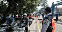 Penanganan Jalan Amblas, Dishub DKI Jakarta Lakukan Rekayasa Lalu Lintas  di Jalan Raya Lenteng Agung Jaksel!