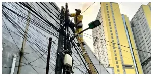 Perbaikan penerangan jalan umum (PJU) di Jakarta Utara (Sumber: beritajakarta.id)