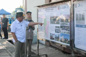 Gubernur DKI Jakarta, Pramono Anung meninjau kegiatan pembangunan Sistem Tata Air Pompa Ancol dan kelengkapannya di gedung pompa Ancol, Jakarta Utara, pada Selasa, 7 April 2026. (Sumber: Beritajakarta.id | Foto: Beritajakarta.id)
