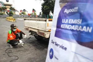 Setidaknya 30 kendaraan di pintu keluar Terminal Blok M, Kecamatan Kebayoran Baru terkena razia uji emisi kendaraan dan dinyatakan tidak lulus uji. (Sumber: beritajakarta.id | Foto: beritajakarta.id)