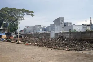 Pengangkutan timbunan sampah di lokasi tersebut sudah rampung pada Jumat (10/4). (Sumber: Beritajakarta.id | Foto: Beritajakarta.id)