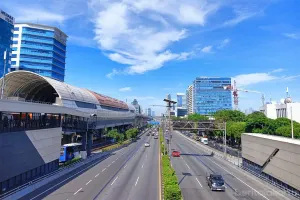 Salah satunya dengan penerapan Kawasan Rendah Emisi (KRE), yang terbukti berpotensi menurunkan konsentrasi polutan secara signifikan. (Sumber: beritajakarta.id | Foto: beritajakarta.id)