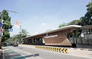 Halte Transjakarta. (Sumber: smartcity.jakarta.go.id)