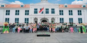 Grab Indonesia bersama Dinas Kebudayaan DKI Jakarta menghadirkan GrabX Mini Festival di Kota Tua Jakarta memperkenalkan kekayaan budaya dan kuliner lokal kepada ratusan konten kreator internasional. (Dok Grab Indonesia)