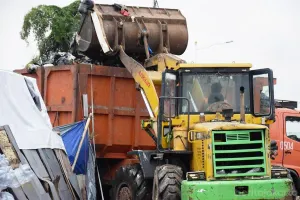 Pemerintah Kota (Pemkot) Jakarta Utara bergerak cepat menangani tumpukan sampah yang menggunung di Jalan Kepanduan II, Kelurahan Pejagalan, Kecamatan Penjaringan. (Sumber: beritajakarta.id | Foto: beritajakarta.id)