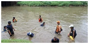 Operasi penangkapan ikan sapu-sapu di DKI Jakarta(Sumber: beritajakarta.id)