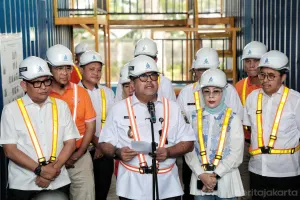 Plt Gubernur DKI Jakarta, Rano Karno, saat meresmikan WTP Portable di lokasi tersebut, Rabu, 29 April 2026 (Sumber: beritajakarta.id | Foto: beritajakarta.id)