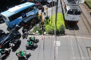 Wakil Gubernur DKI Jakarta, Rano Karno akan menindaklanjuti isu pengamanan di kawasan perlintasan kereta api. (Sumber: beritajakarta.id | Foto: beritajakarta.id)