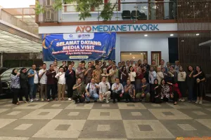 Jajaran manajemen Bank BTN dari kantor pusat, kantor wilayah, dan kantor cabang melakukan kunjungan ke kantor Ayo Media Network di Bandung sebagai bagian dari penguatan sinergi antar industri. (Foto: Irfan Al-Faritsi/Ayobandung.com)
