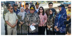 Gubernur DKI Jakarta Pramono Anung saat meninjau Pembangunan Sarpras Kali Grogol Segmen Kemanggisan (Sumber: beritajakarta.id)