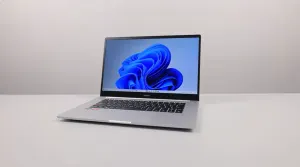 Infinix XBOOK 15, Salah Satu Laptop dengan RAM 8 GB. (Sumber: youtube.com/@JagatReview)